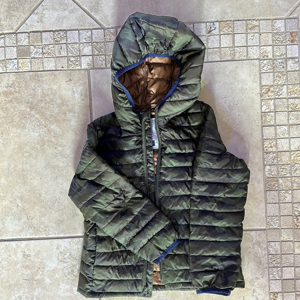 Gap Kids 100% Recycled Lightweight Puffer jacket green camo